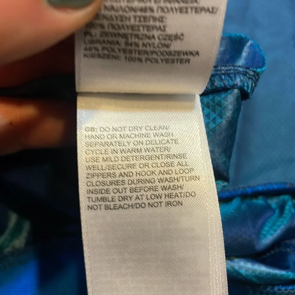 The north face windbreaker XL (4300)
